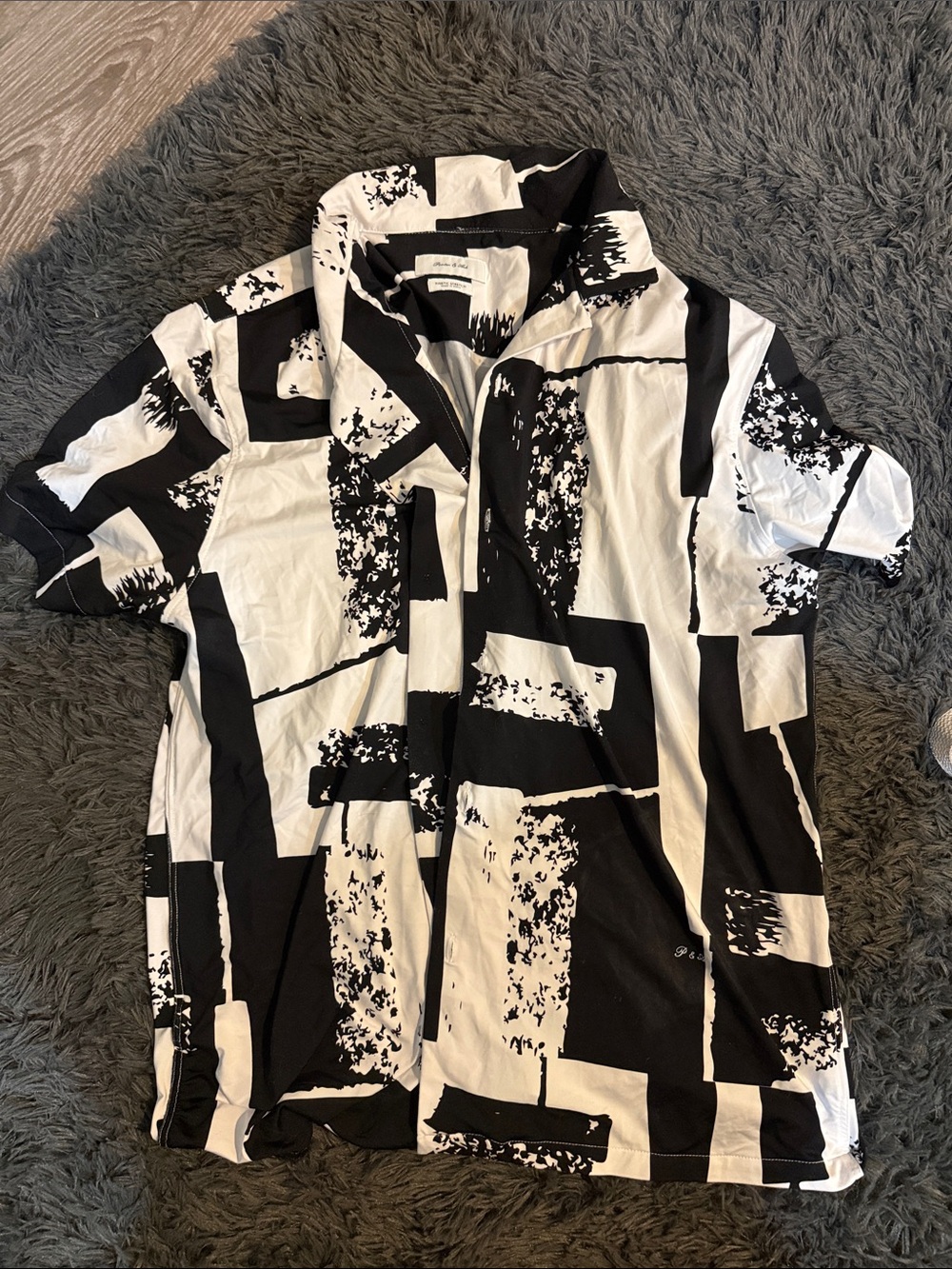 Men's Black & White Abstract Print Button-Down Shirt